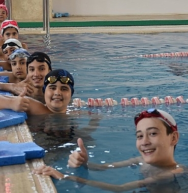 salihli-belediyesi-yuzme-ve-voleybol-kurslariyla-profesyonel-sporcu-adaylari-yetistiriyor.jpg