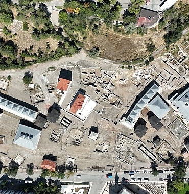 sivas-kalesi-ve-cevresinin-turizme-kazandirilmasi-amaciyla-belediye-tarafindan-uygulanan-projede-calismalar-araliksiz-devam-ediyor.jpg