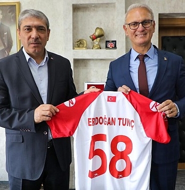 thf-baskani-kilic-sivasta-hentbolun-gelisimi-icin-onemli-temaslarda-bulundu.jpg