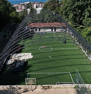 turgut-mahallesi-spor-sahasinin-ustu-kapatiliyor.jpg