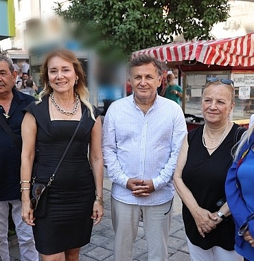 usta-gazeteci-ismail-sivri-alsancaktaki-heykeli-onunde-anildi.jpg
