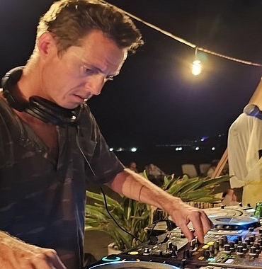 yemanjo-hilton-dalaman-sarigerme-resort-spada-buyuleyici-bir-beach-partye-imza-atti.jpg