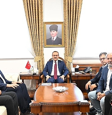 yesilay-genel-baskani-doc-dr-mehmet-dincdeprem-bolgesindeki-rehabilitasyon-calismalarinin-surdurulebilirligi-cok-onemli.jpg