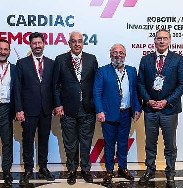 10-kalp-hastasindan-9u-kucuk-kesi-ve-robotik-cerrahi-ile-iyilesebiliyor.jpg