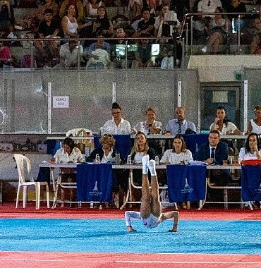 aerobik-cimnastik-senligi-ile-9-eylul-coskusu-basladi.jpg