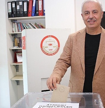 ak-parti-karsiyaka-ilce-baskani-av-selahattin-kose-8-olagan-ilce-delege-secimlerini-buyuk-bir-katilim-ve-cosku-ile-tamamladiklarini-soyledi.jpg