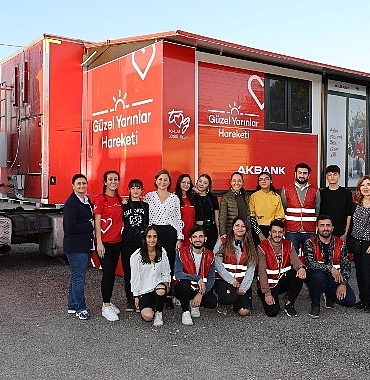 akbank-guzel-yarinlar-hareketi-deprem-bolgesinde-10-bini-askin-gencle-bulustu.jpg