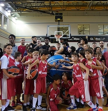 anadolu-efes-spor-kulubu-ile-corendon-airlines-arasindaki-sponsorluk-anlasmasi-yenilendi.jpg