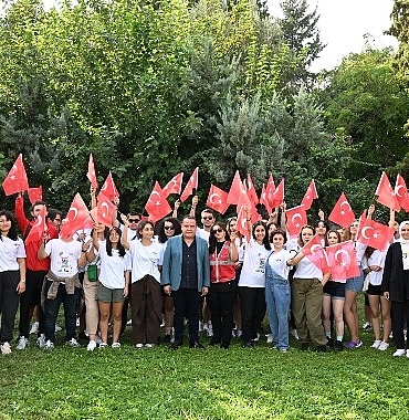 antalya-buyuksehirden-universite-ogrencileri-egitim-destegi.jpg