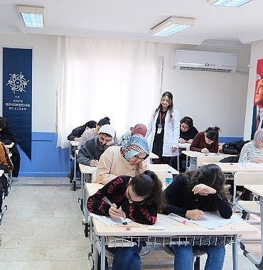 aydin-buyuksehir-belediyesi-genclerin-egitimine-destek-oluyor-cerci-oglu-oncu-oldu-gencler-universiteli-oldu.jpg
