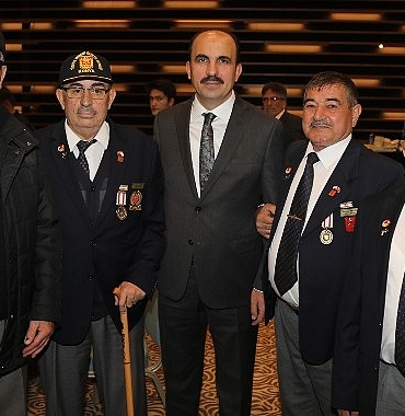 baskan-altay-gazilerimiz-vatan-ve-bayrak-sevgisinin-yasayan-sembolleridir.jpg