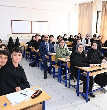 baskan-altay-yksye-hazirlanan-ogrencileri-dijital-egitim-platformuna-kayit-yaptirmaya-davet-etti.jpg