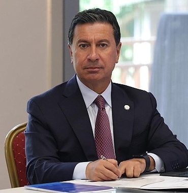 baskan-aras-cesitli-temaslarda-bulunmak-uzere-fransada.jpg
