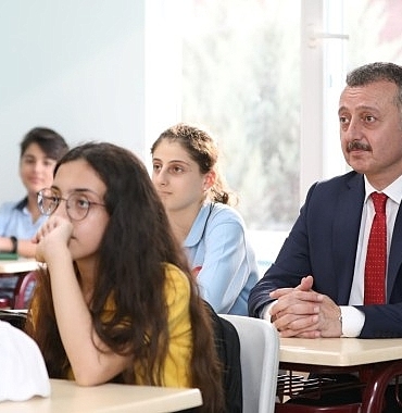 baskan-buyukakindan-kocaelili-ogrencilere-mujde-buyuksehirden-20-bin-ogrenciye-egitim-destegi.jpg