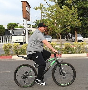 baskan-cicek-pedal-cevirdi.jpg