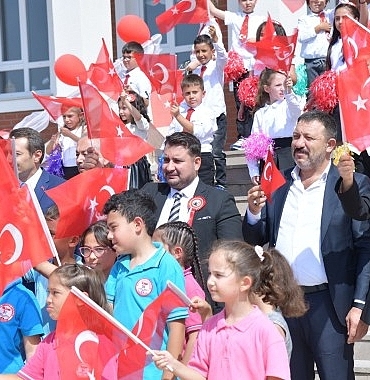 baskan-cirpanoglu-ilkogretim-haftasi-kutlama-programina-katildi.jpg
