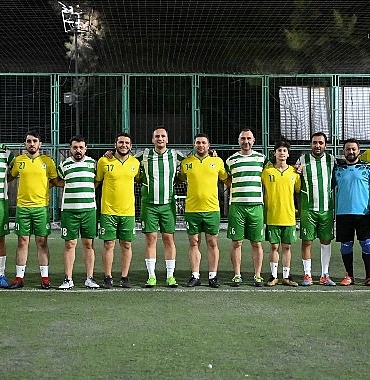 baskan-eski-genclerle-sahada-bulustu.jpg