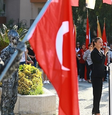 baskan-filiz-ceritoglu-sengel-efes-selcuk-tek-sevdamiz-ataturk-diyenlerindir.jpg