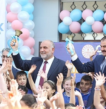 baskan-ibrahim-sandikci-ilcemizde-ilkokul-birinci-sinifa-baslayan-tum-ogrencilerimize-canta-ve-kirtasiye-seti-hediye-ettik.jpg