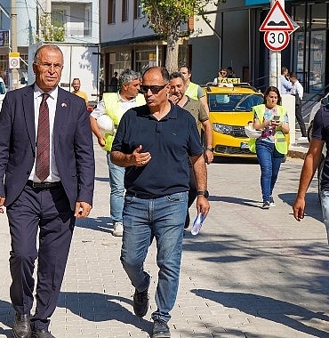 baskan-isik-mahalle-gezilerine-devam-ediyor.jpg