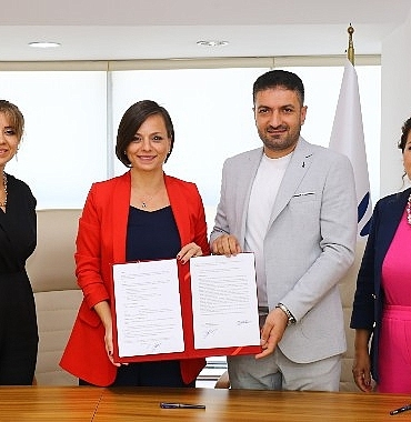 baskan-kinay-ve-oda-baskani-olgun-aktas-arasinda-protokol-imzalandi.jpg