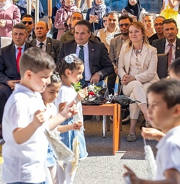 baskan-mutlu-ilkogretim-haftasini-ogrencilerle-birlikte-kutladi.jpg
