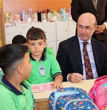 baskan-pekyatirmaci-yeni-egitim-yilinin-ilk-gununde-ogrencileri-ziyaret-etti.jpg