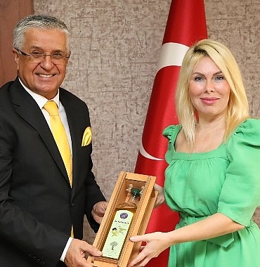 baskan-topaloglundan-rektor-ozkana-ziyaret.jpg