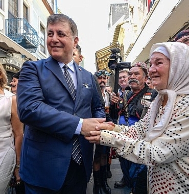baskan-tugay-74-yildir-yapilan-efe-zeybek-bulusmasina-katildi.jpg