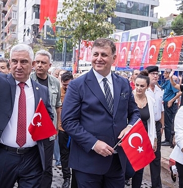 baskan-tugay-88-uluslararasi-bergama-kermesine-katildi.jpg