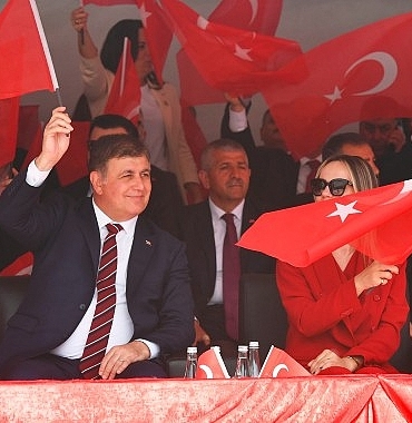 baskan-tugay-9-eylul-icin-mesaj-yayimladi-izmirin-daglarinda-her-daim-cicekler-actiracagimiza-soz-veriyorum.jpg
