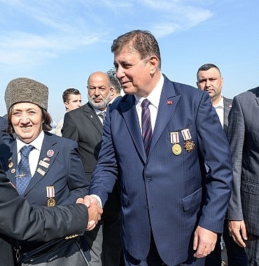 baskan-tugay-babasinin-madalyalariyla-kahramanlarin-gunune-katildi.jpg
