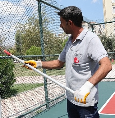 bayraklida-parklar-yenileniyor.jpg