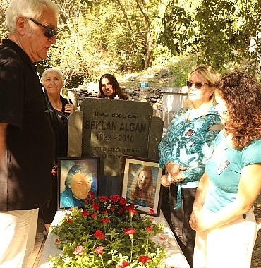 beklan-algan-vefatinin-14-yil-donumunde-anildi.jpg