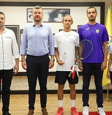 bucali-sampiyon-sporcudan-baskan-gorkem-dumana-ziyaret.jpg