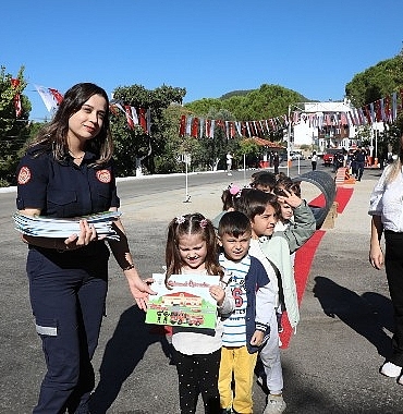 buyuksehir-belediyesi-itfaiyesinden-miniklere-yangin-egitimi.jpg