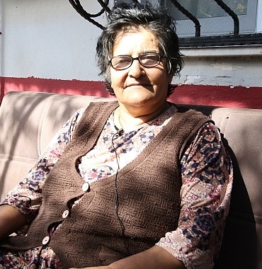 buyuksehir-bir-telefon-kadar-yakin-buyuksehir-vesile-teyzeyi-caresiz-birakmadi.jpg