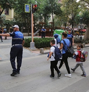 buyuksehir-zabitasi-gorevde-okul-onleri-guvende.jpg