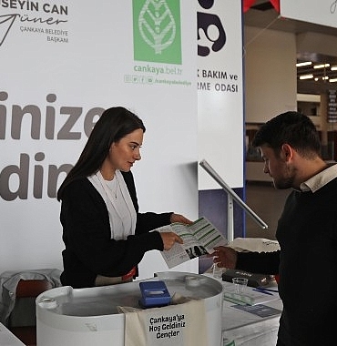 cankaya-belediyesi-ogrencileri-astide-karsiliyor.jpg