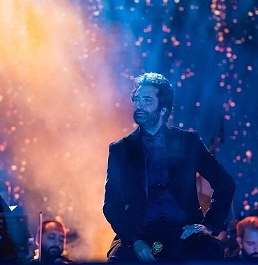cim-konserlerinde-mahsun-kirmizigul-sahne-aldi.jpg