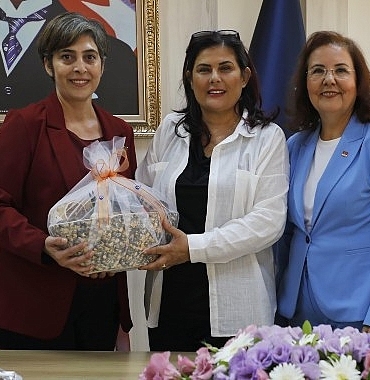 cumhuriyet-halk-partisi-kadin-kollarindan-baskan-cerciogluna-ziyaret-gerceklestirildi.jpg