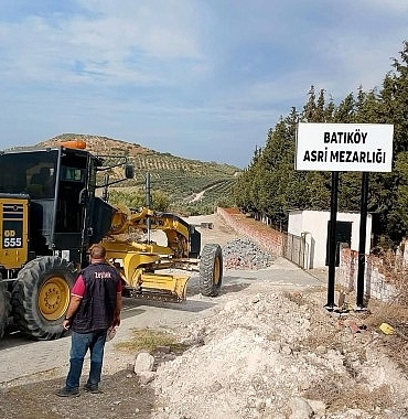 didim-belediye-baskani-hatice-gencay-batikoy-mahallesinde-uzun-yillardir-yapilmayan-yolun-yapimini-baslatti-calismalar-tum-hiziyla-devam-ediyor.jpg