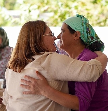 didim-belediye-baskani-hatice-gencay-didim-belediyesi-tarafindan-batikoy-mahallesinde-surdurulen-calismalari-yerinde-inceledi.jpg