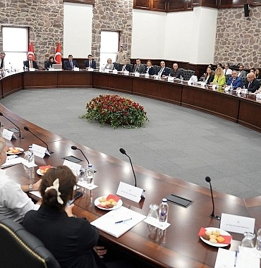 egeli-bilim-insanlarinin-gorev-aldigi-izmir-korfez-bilim-kurulu-acil-eylem-plani-icin-toplandi.jpg