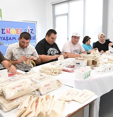 engelli-bireylerden-birinci-sinif-ogrencileri-icin-surpriz.jpg
