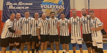 eu-voleybol-takimi-kamu-spor-oyunlari-2024-turnuvasinda-yari-finale-yukseldi.jpg