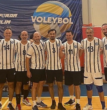 eu-voleybol-takimi-kamu-spor-oyunlari-2024-turnuvasinda-yari-finale-yukseldi.jpg