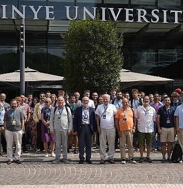 evrenin-karanlik-yuzunu-anlamaya-yonelik-calismalar-istinye-universitesinde-masaya-yatirildi.jpg