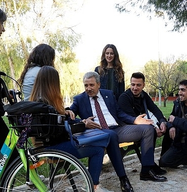 genis-sosyal-imkanlari-spor-tesisleri-sanatsal-faaliyetleri-ile-universite-hayatina-renk-katiyor.jpg