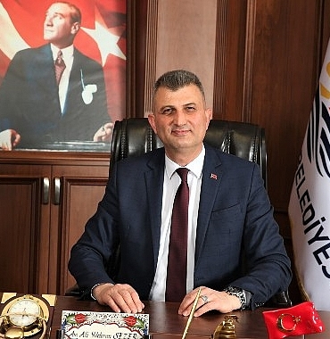 golcuk-belediye-baskani-ali-yildirim-sezer-yayinladigi-mesaj-ile-hemsehrileri-ve-tum-islam-aleminin-mevlid-kandilini-kutladi.jpg
